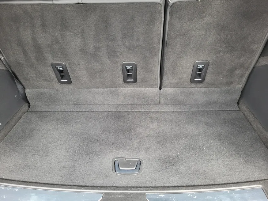 2024 Cadillac Escalade 4WD Premium Luxury | Photo 32 of 33