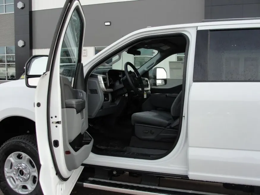 2026 Ford Super Duty F-350 XLT | Photo 6 of 16