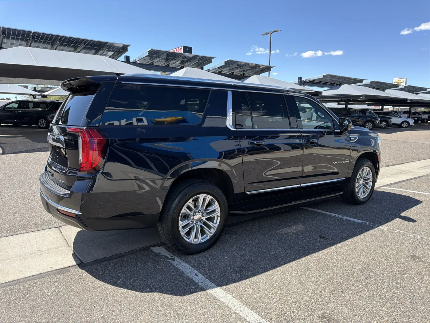 2024 GMC Yukon XL SLT | Photo 4 of 22