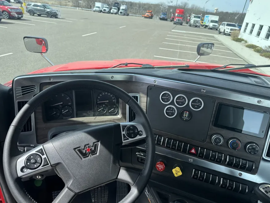 2027 Western Star 49X | Photo 12 of 15