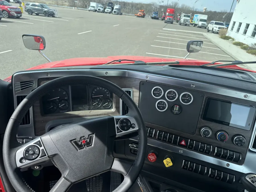 2027 Western Star 49X | Photo 12 of 15