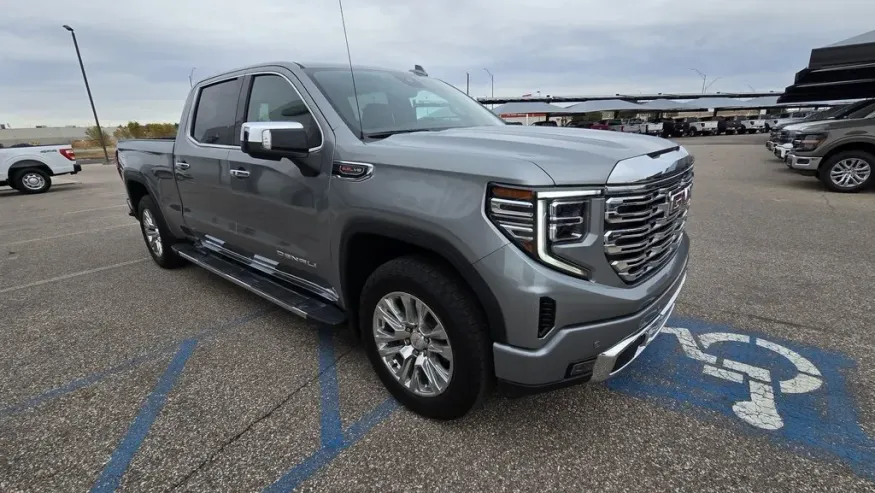 2023 GMC Sierra 1500 | Photo 3 of 31