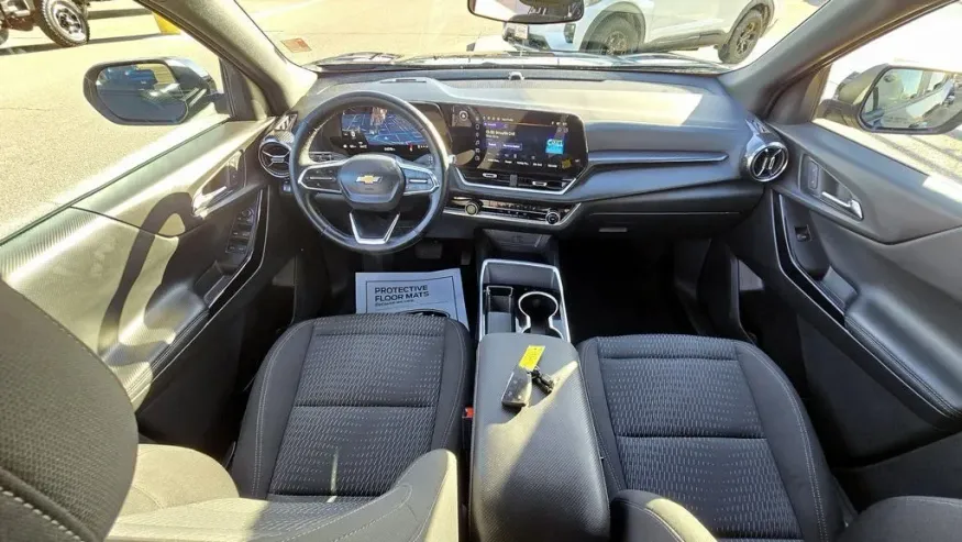 2025 Chevrolet Equinox | Photo 26 of 30