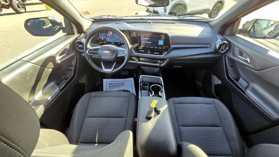 2025 Chevrolet Equinox | Photo 26 of 30