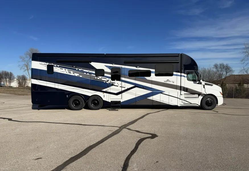 2026 Newmar Supreme Aire 4505 | Photo 1 of 27