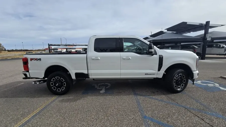 2026 Ford Super Duty F-250 | Photo 6 of 35