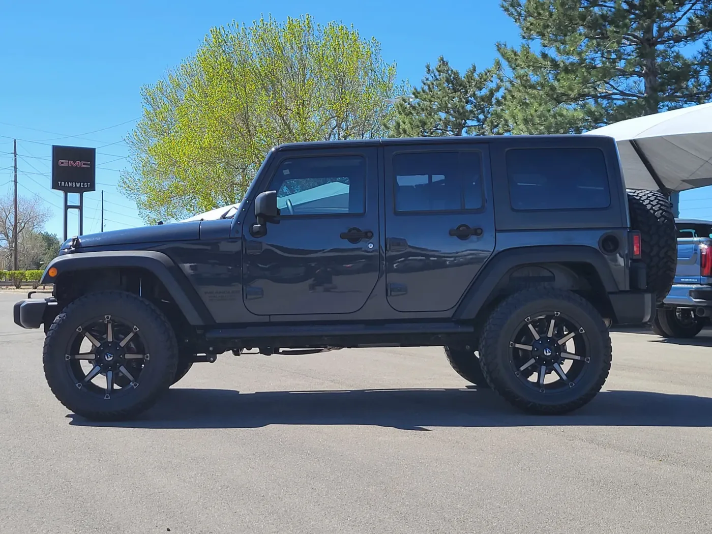 2016 Jeep Wrangler Unlimited | Photo 3 of 23