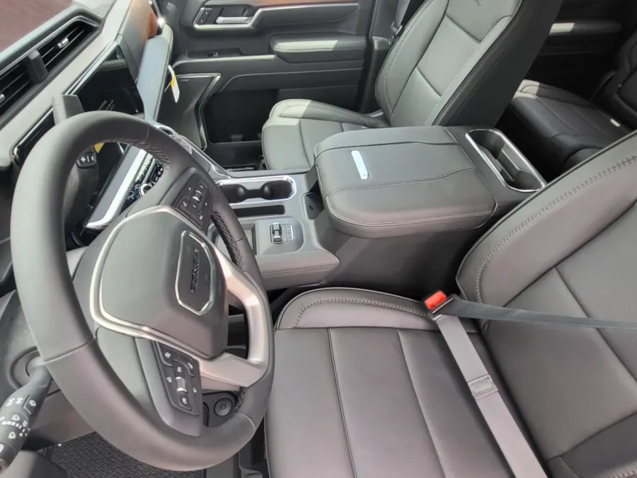 2026 GMC Sierra 2500HD Denali | Photo 11 of 25
