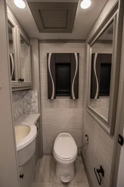 2026 Tiffin Phaeton 37BH | Thumbnail Photo 20 of 25