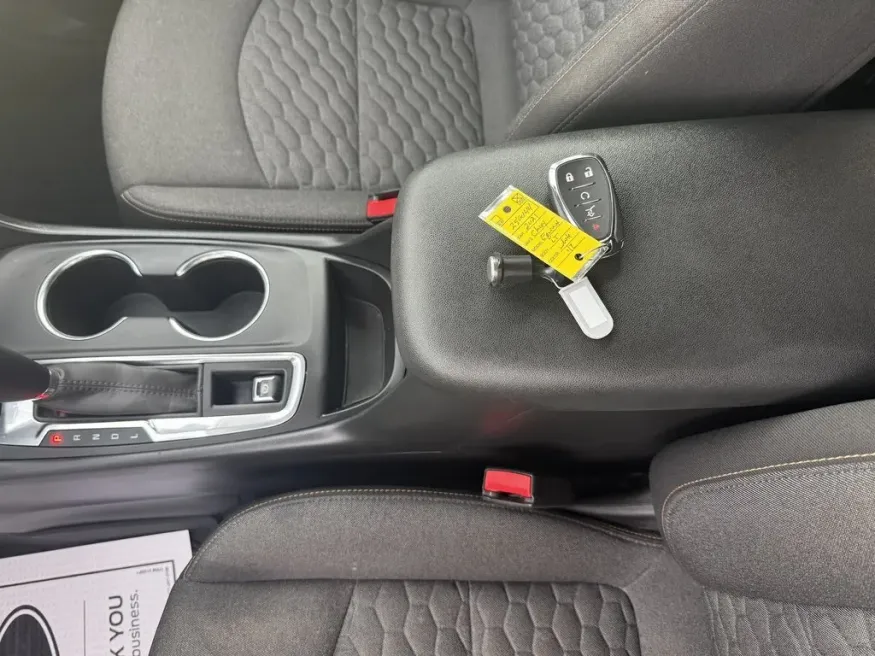 2021 Chevrolet Equinox | Photo 21 of 28