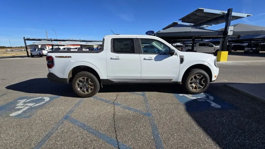 2025 Ford Maverick | Photo 4 of 32