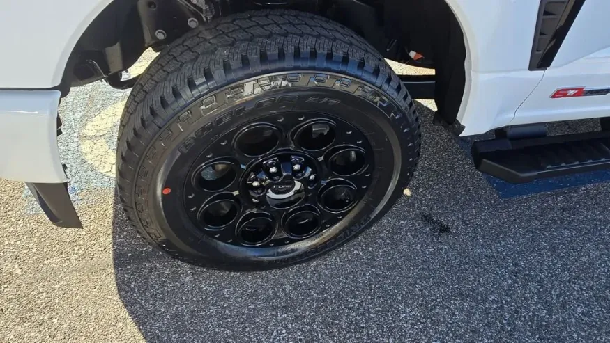 2026 Ford Super Duty F-350 | Photo 9 of 28