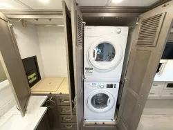 2026 Newmar Super Star 4159 | Thumbnail Photo 18 of 27