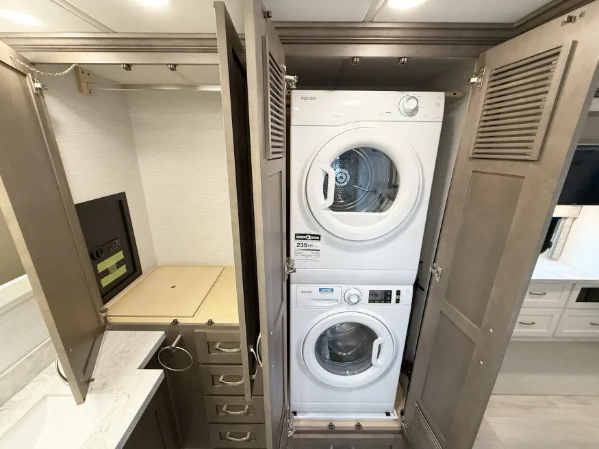 2026 Newmar Super Star 4159 | Photo 18 of 27