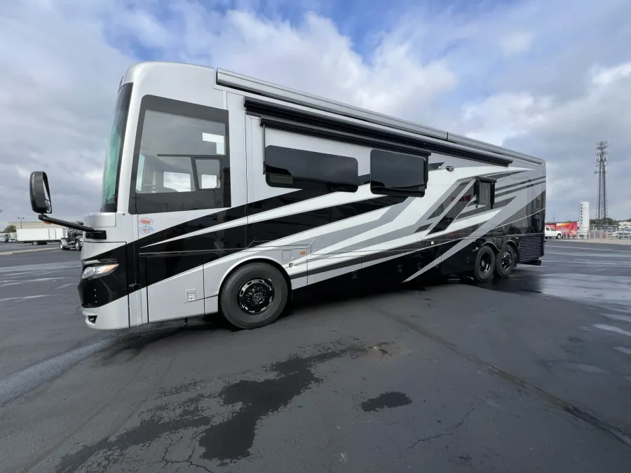 2026 Newmar Mountain Aire 4118 | Photo 4 of 6