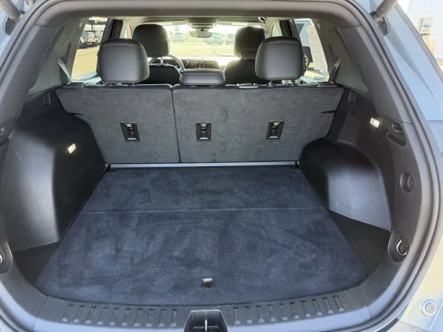 2025 Chevrolet Equinox AWD LT | Photo 7 of 22