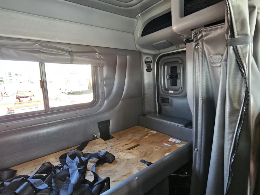 2020 Peterbilt 389 | Photo 26 of 30