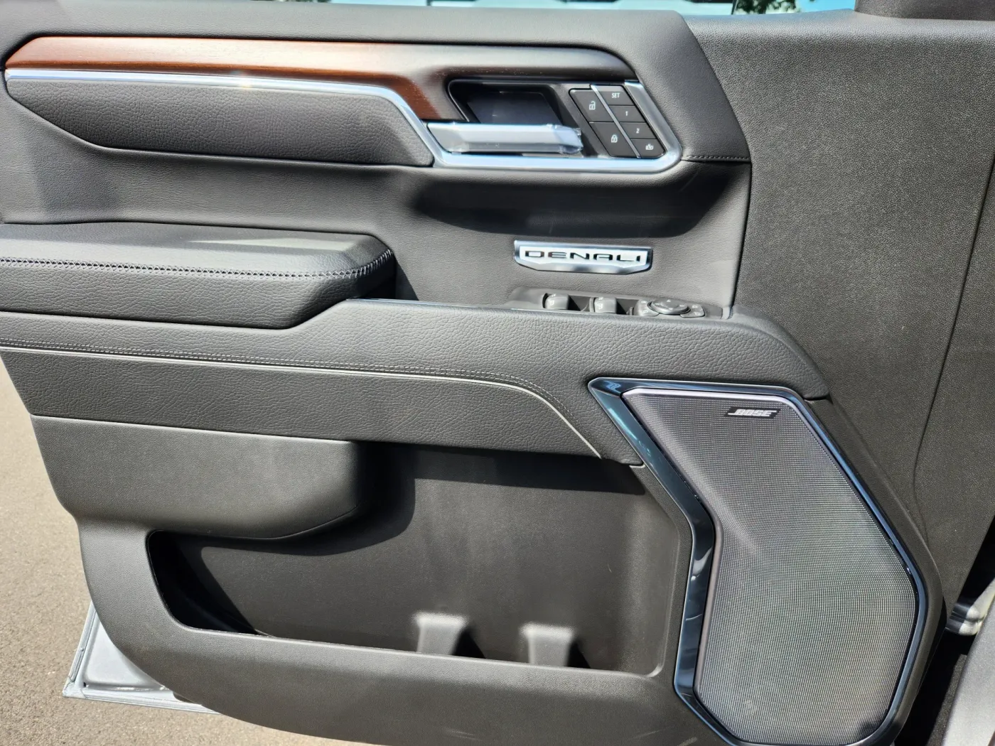 2026 GMC Sierra 1500 Denali | Photo 5 of 31