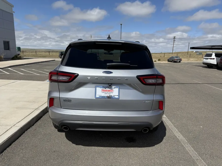 2024 Ford Escape ST-Line | Photo 6 of 24
