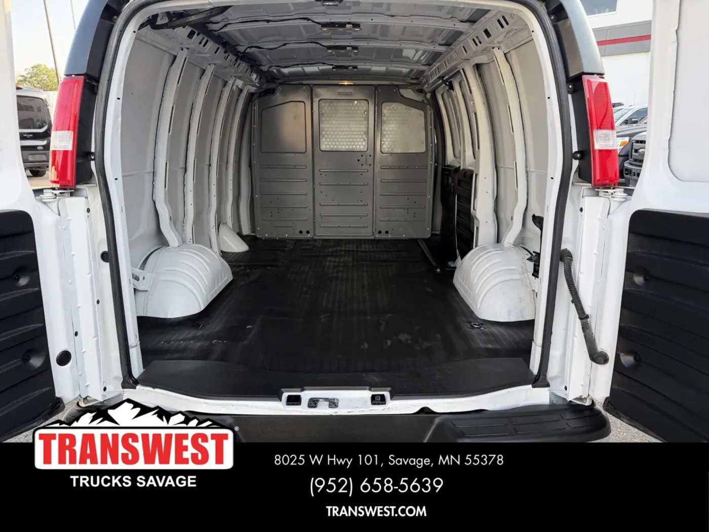 2021 Chevrolet Express | Photo 5 of 18