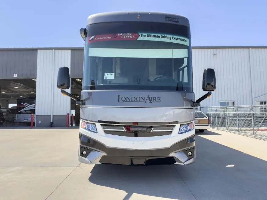 2027 Newmar London Aire 4569 | Photo 4 of 45