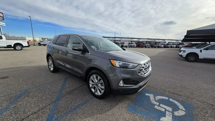 2023 Ford Edge | Photo 3 of 31