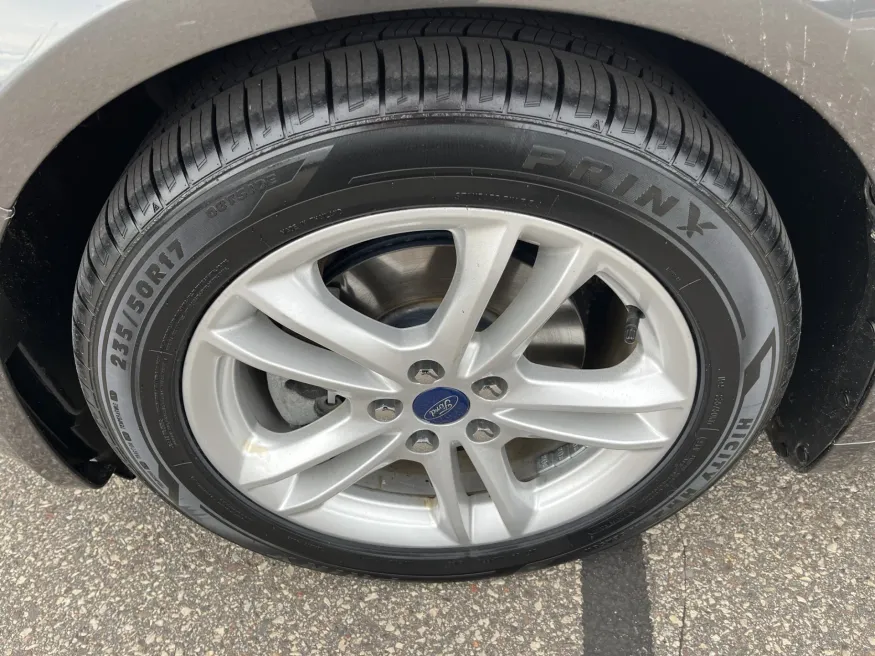 2018 Ford Fusion | Photo 17 of 19