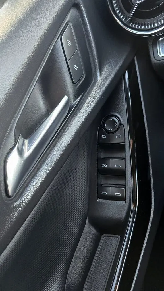 2025 Chevrolet Equinox | Photo 11 of 30