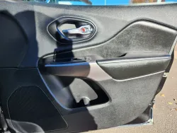 2019 Jeep Cherokee Latitude Plus | Thumbnail Photo 17 of 29