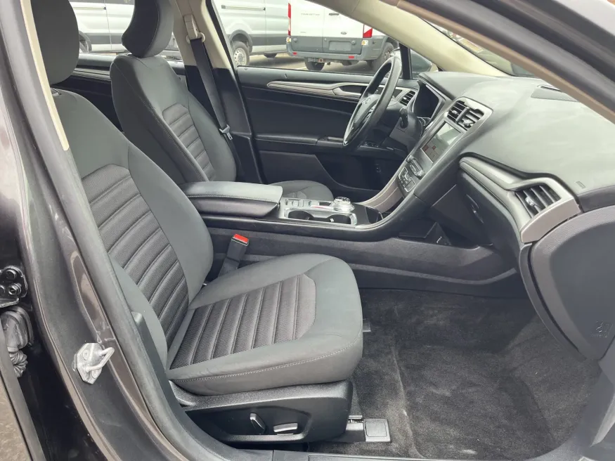 2018 Ford Fusion | Photo 8 of 19