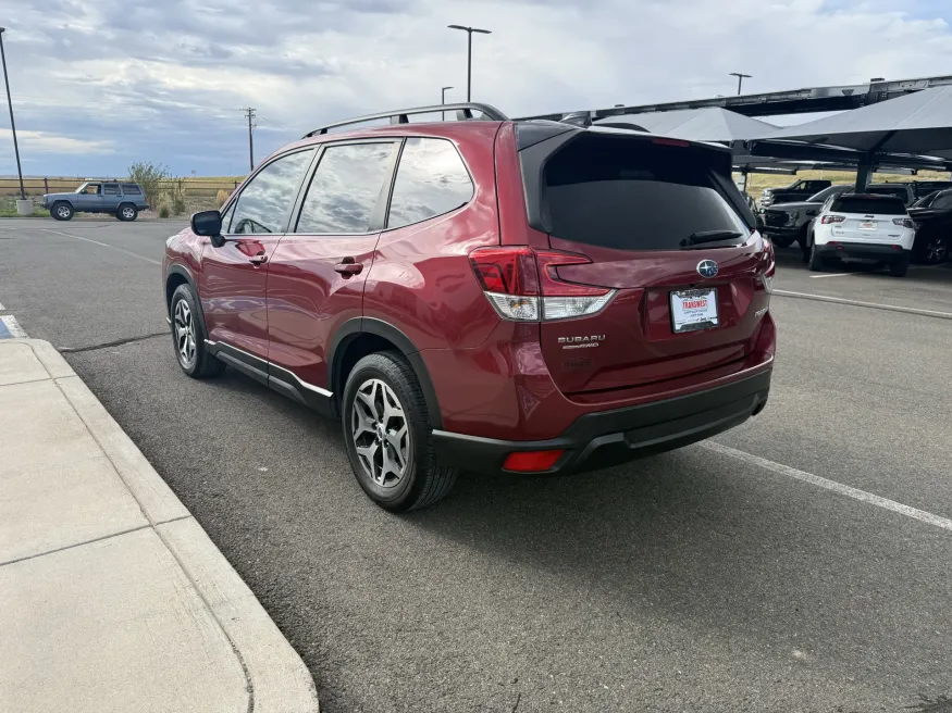 2024 Subaru Forester Premium | Photo 5 of 20