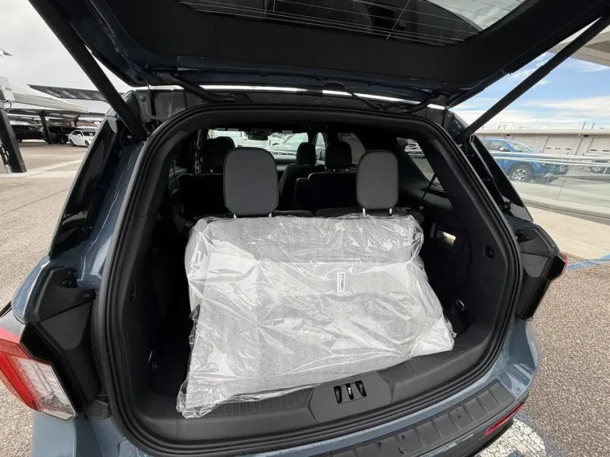 2026 Ford Explorer | Photo 7 of 29