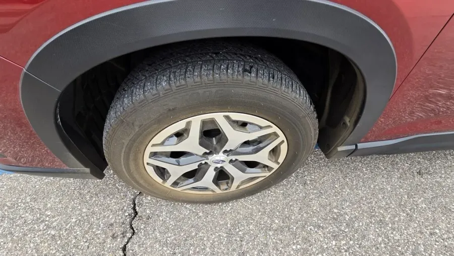 2024 Subaru Forester | Photo 10 of 32