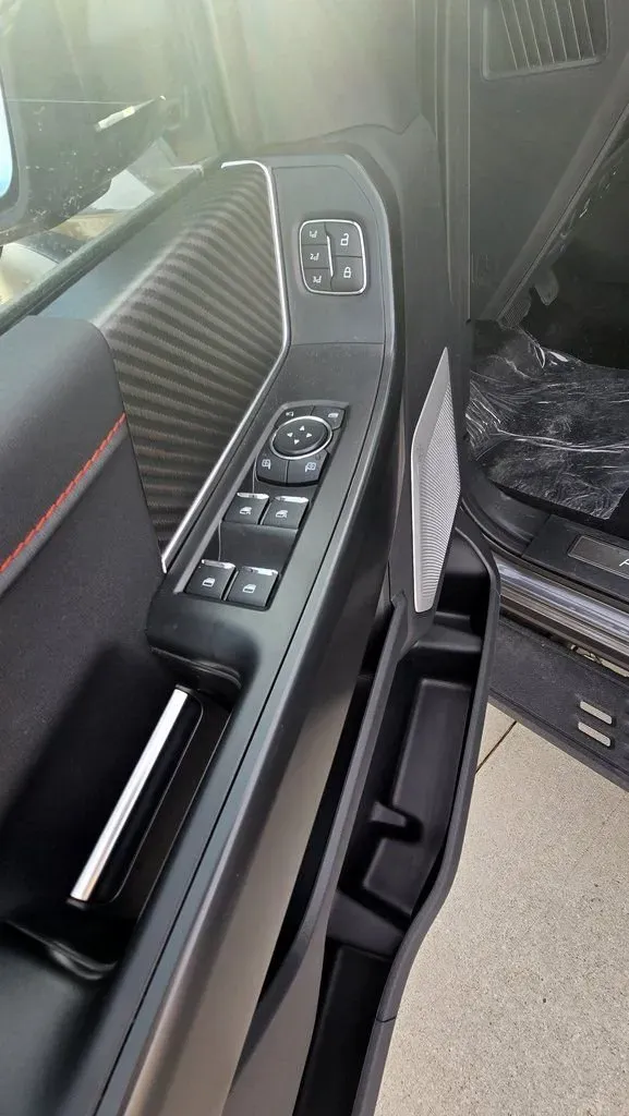 2025 Ford F-150 | Photo 12 of 32