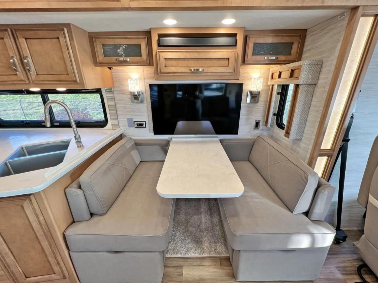 2023 Newmar Canyon Star 3737 | Photo 11 of 43