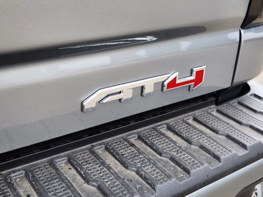 2025 GMC Sierra 2500HD AT4 | Photo 14 of 31