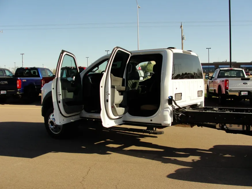 2026 Ford Super Duty F-550 XLT | Photo 14 of 23