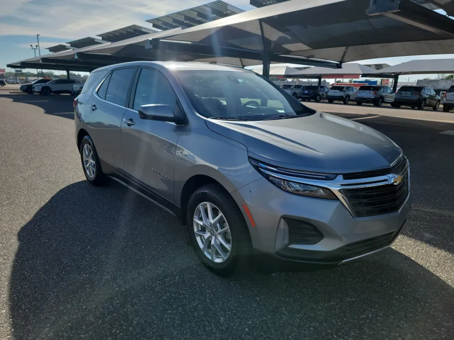 2024 Chevrolet Equinox LT | Photo 7 of 17