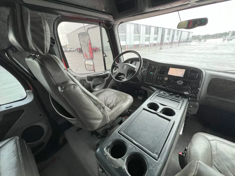 2007 Freightliner M2 106 | Photo 34 of 40