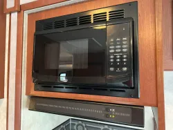 2014 Winnebago Access 31J | Thumbnail Photo 23 of 38