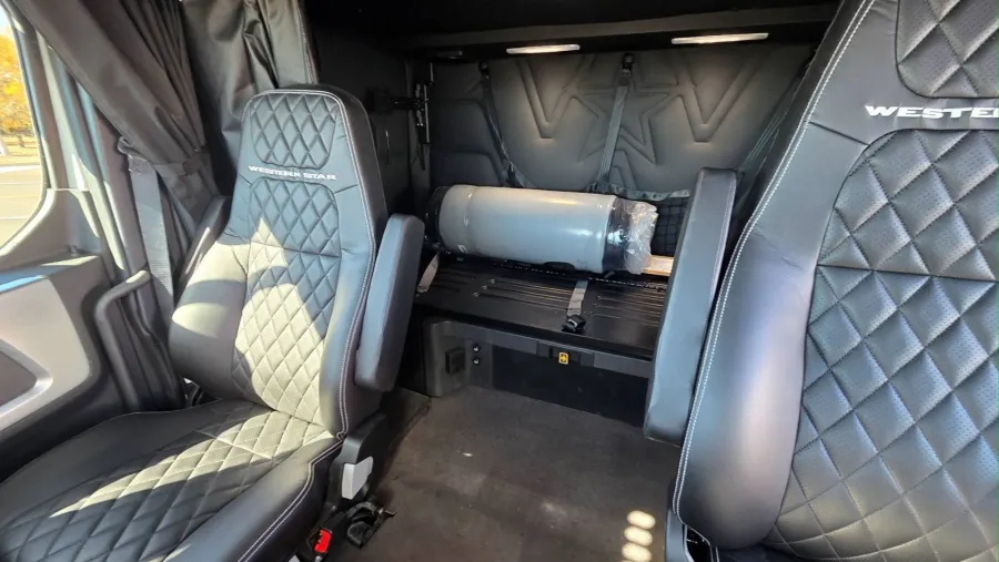 2025 Western Star 49X | Photo 34 of 44