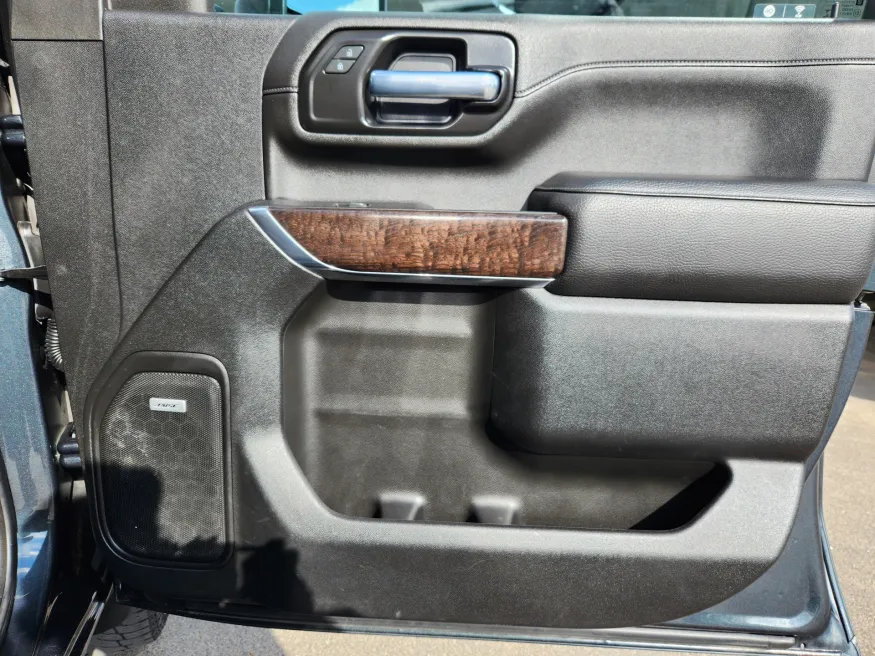 2023 GMC Sierra 2500HD Denali | Photo 16 of 30