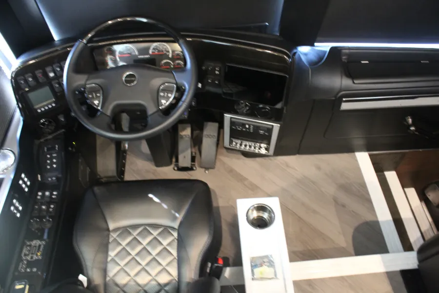 2023 Emerald Prevost H3-45 Triple Slide | Photo 5 of 22