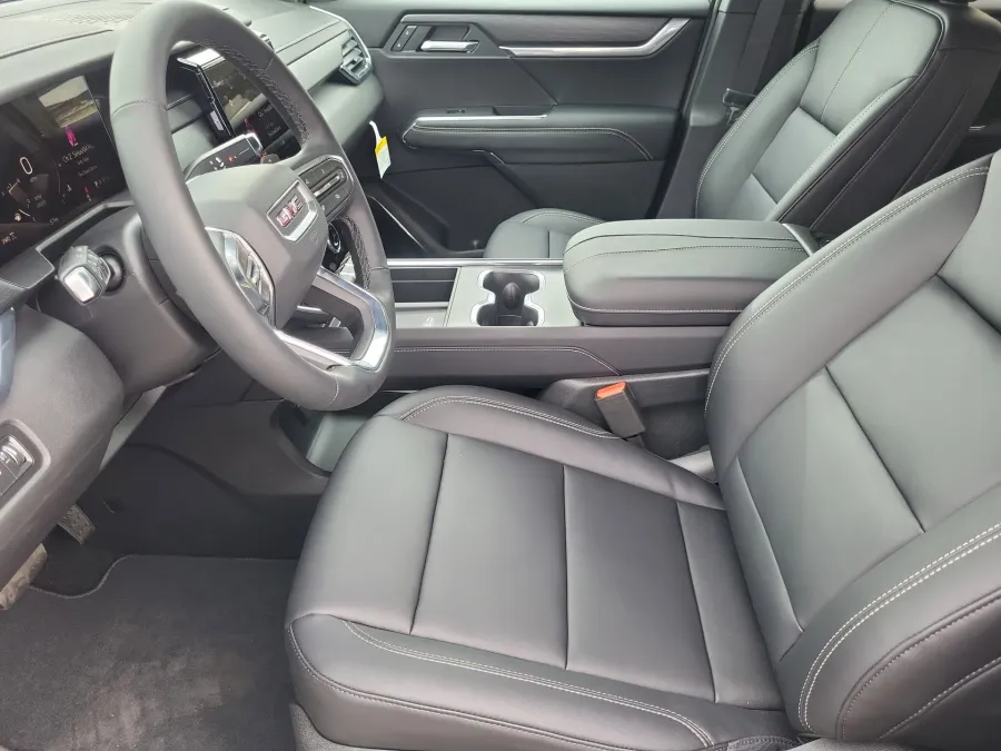 2026 GMC Acadia AWD Elevation | Photo 8 of 24