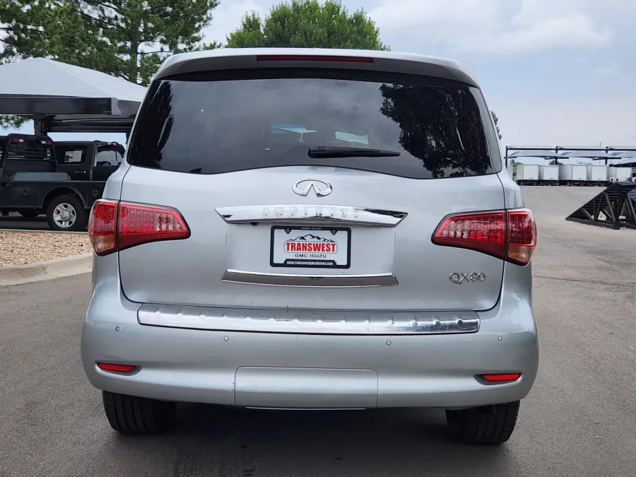 2017 Infiniti QX80 | Photo 13 of 33