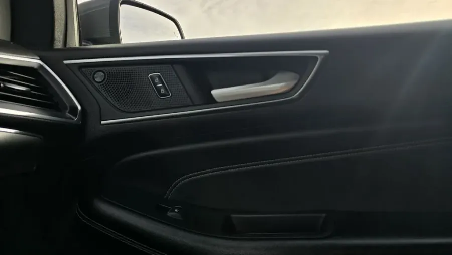 2023 Ford Edge | Photo 28 of 31