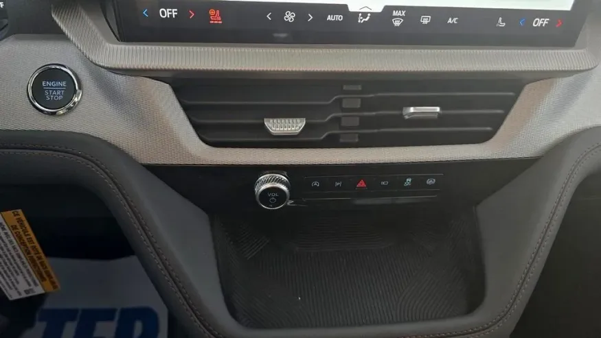 2026 Ford Explorer | Photo 23 of 31