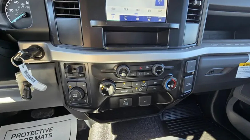 2026 Ford Super Duty F-350 | Photo 19 of 27