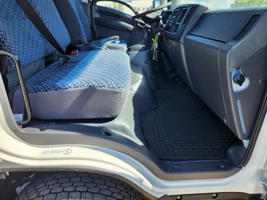 2025 Isuzu NRR-GAS 18&#039; FLATBED | Photo 5 of 6