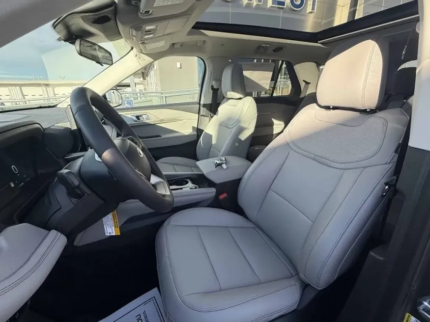 2026 Ford Explorer | Photo 13 of 27